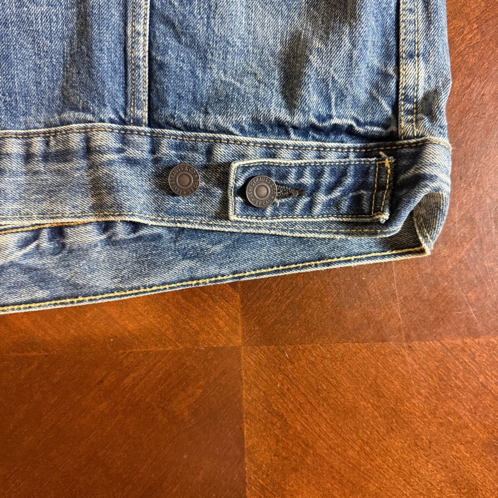 Levi Strauss & Co Mens XL Distressed Trucker Jacket Light Wash Blue 72334-0296 - Picture 15 of 16